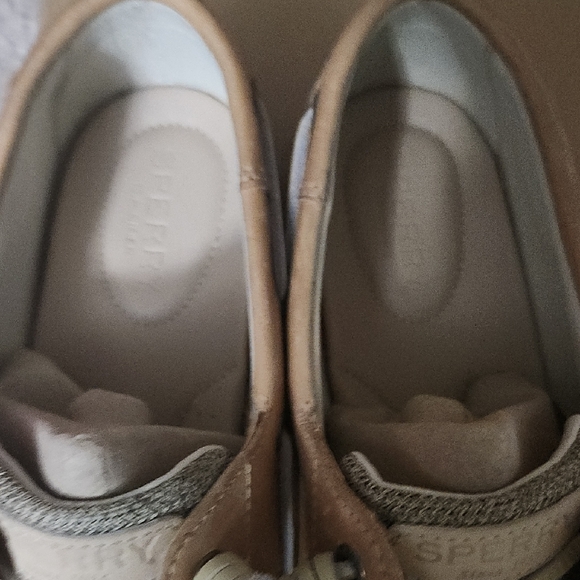Sperry Tan and Cream Flats - Picture 4 of 4